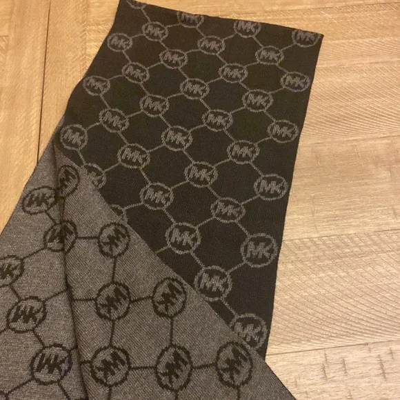 NWT Michael Kors Black & Grey Scarf - Picture 5 of 8